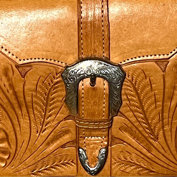 AMERICAN WEST Tooled Crossbody Bag Silver Tone Engraved Flap Over Magnetic Snap - Picture 3 of 10